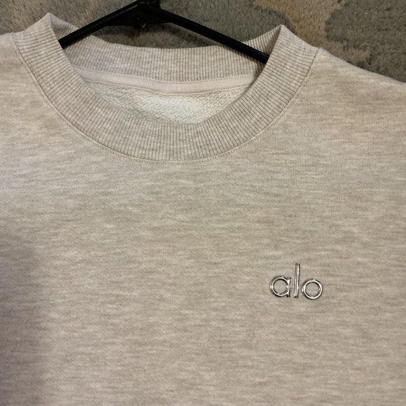 ALO Yoga Accolade Crew Neck in Oatmeal Heather - Picture 5 of 5
